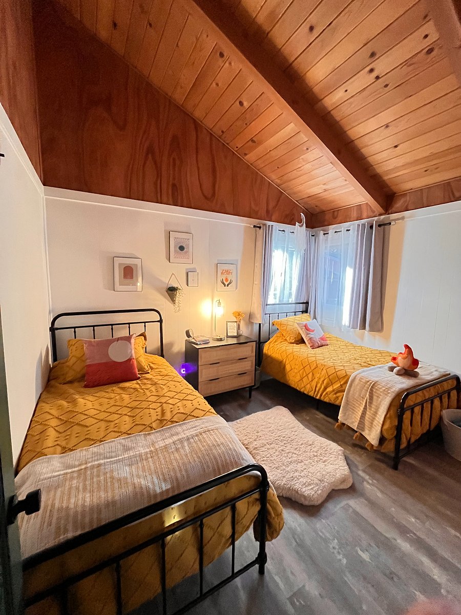 2nd bedroom has 2 twin bed