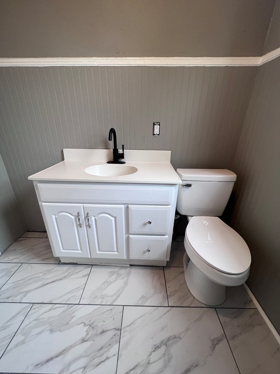 2nd Fl bathroom