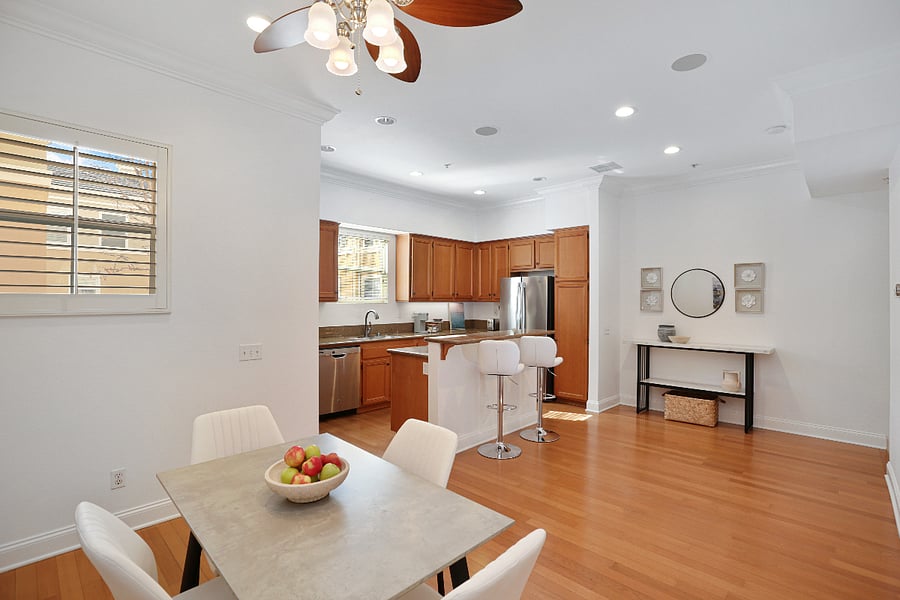 Open floor plan that leads into the kitchen with a spacious kitchen island.