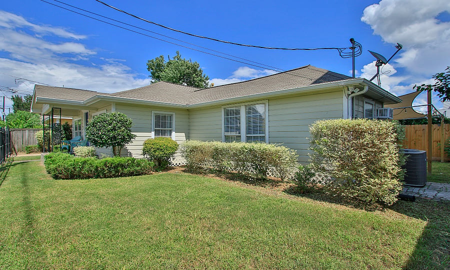 Spacious side yard