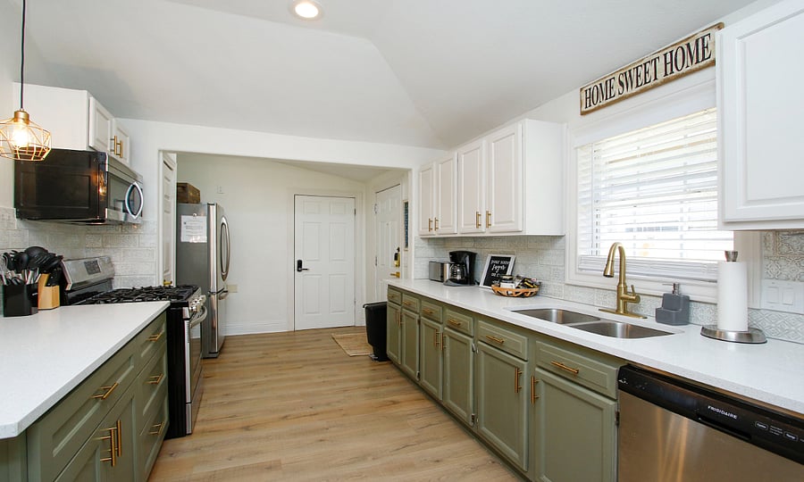 Fully equipped kitchen.