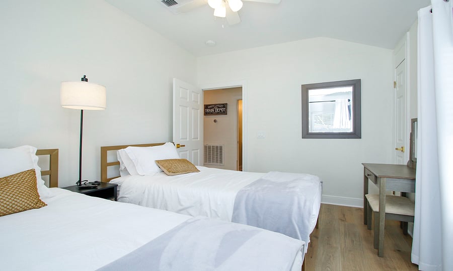 2nd Bedroom with twin beds