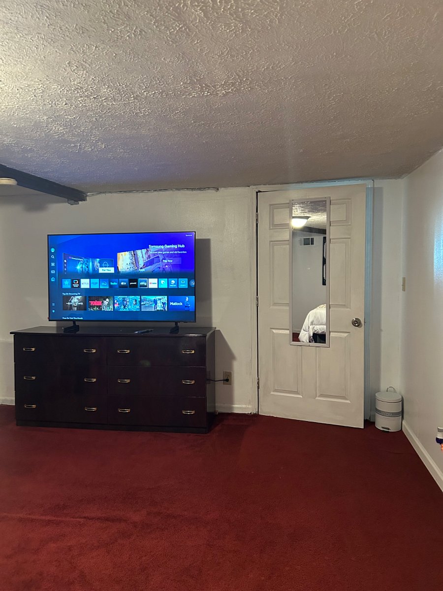 Second bedroom.