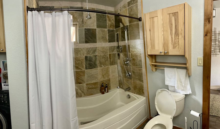 Full Bathroom 2