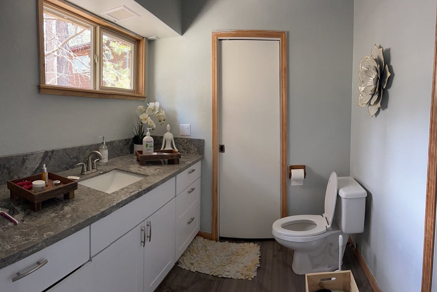 Full bathroom 1