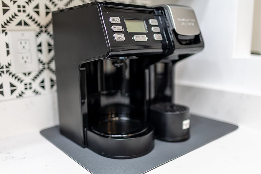Pod and drip coffee maker. There is also a french press, pour over and Chemex.