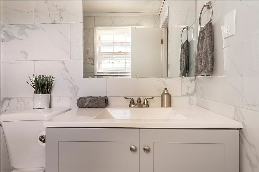 Master en-suite bathroom