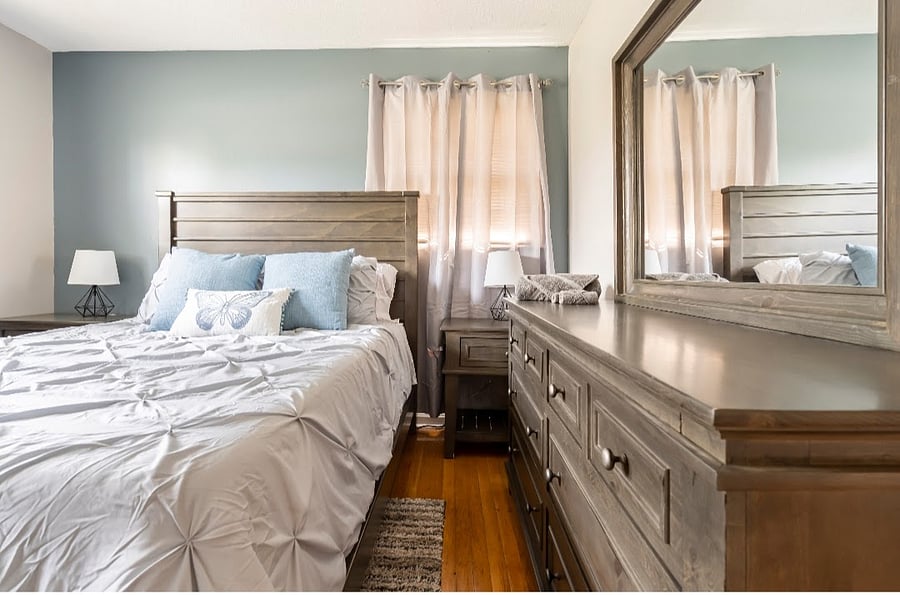 Queen bedroom
