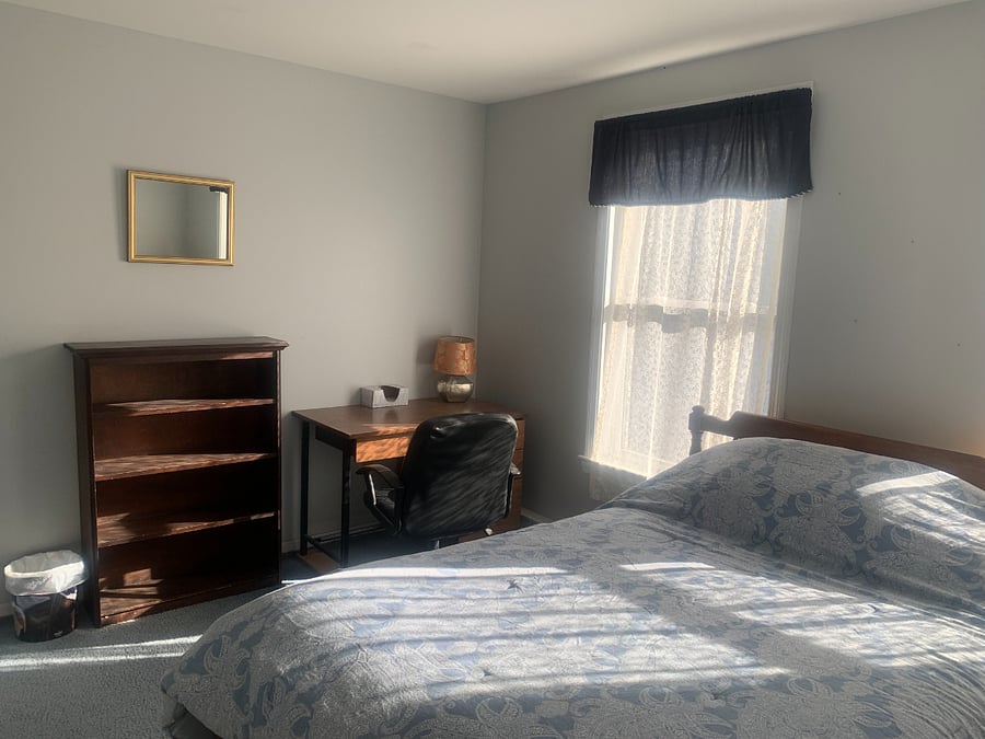 Other side of blue room.