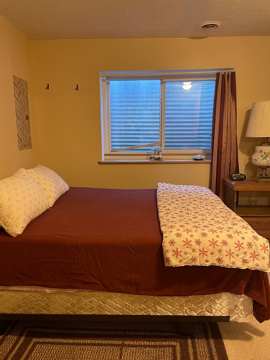 Basement bedroom