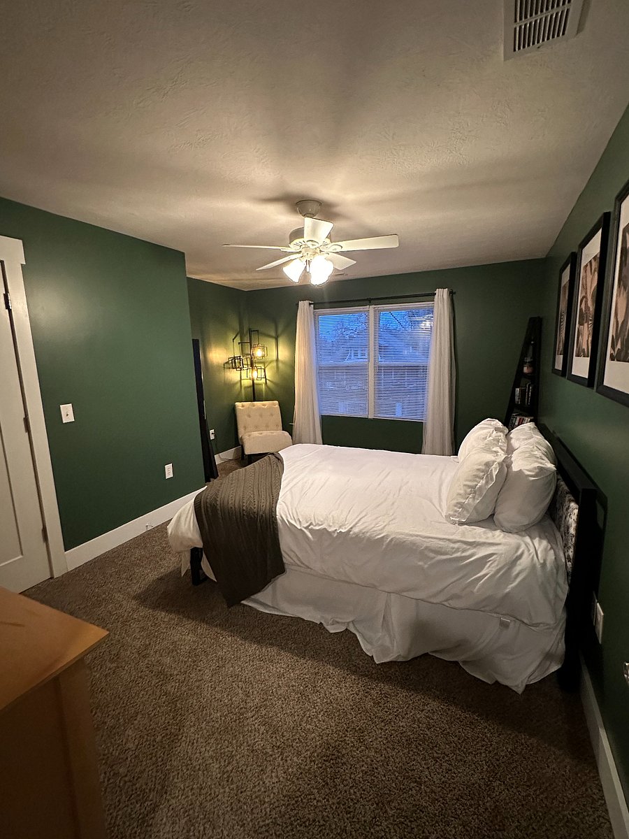 Bedroom #2, with Smart TV