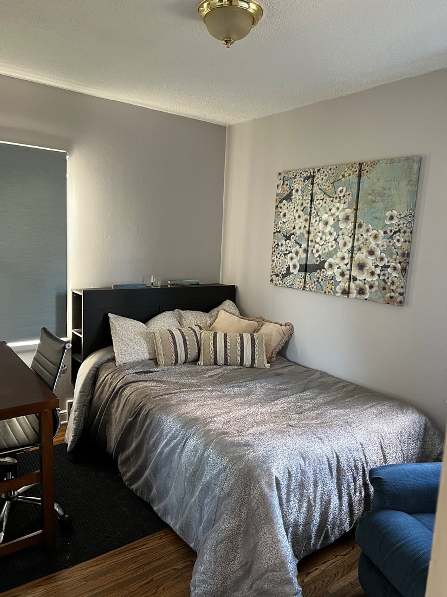 Back bedroom with double size bed.