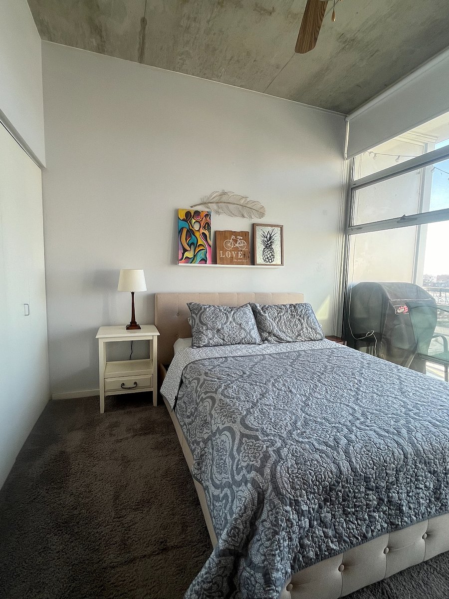 Bedroom 1 - Queen Bed