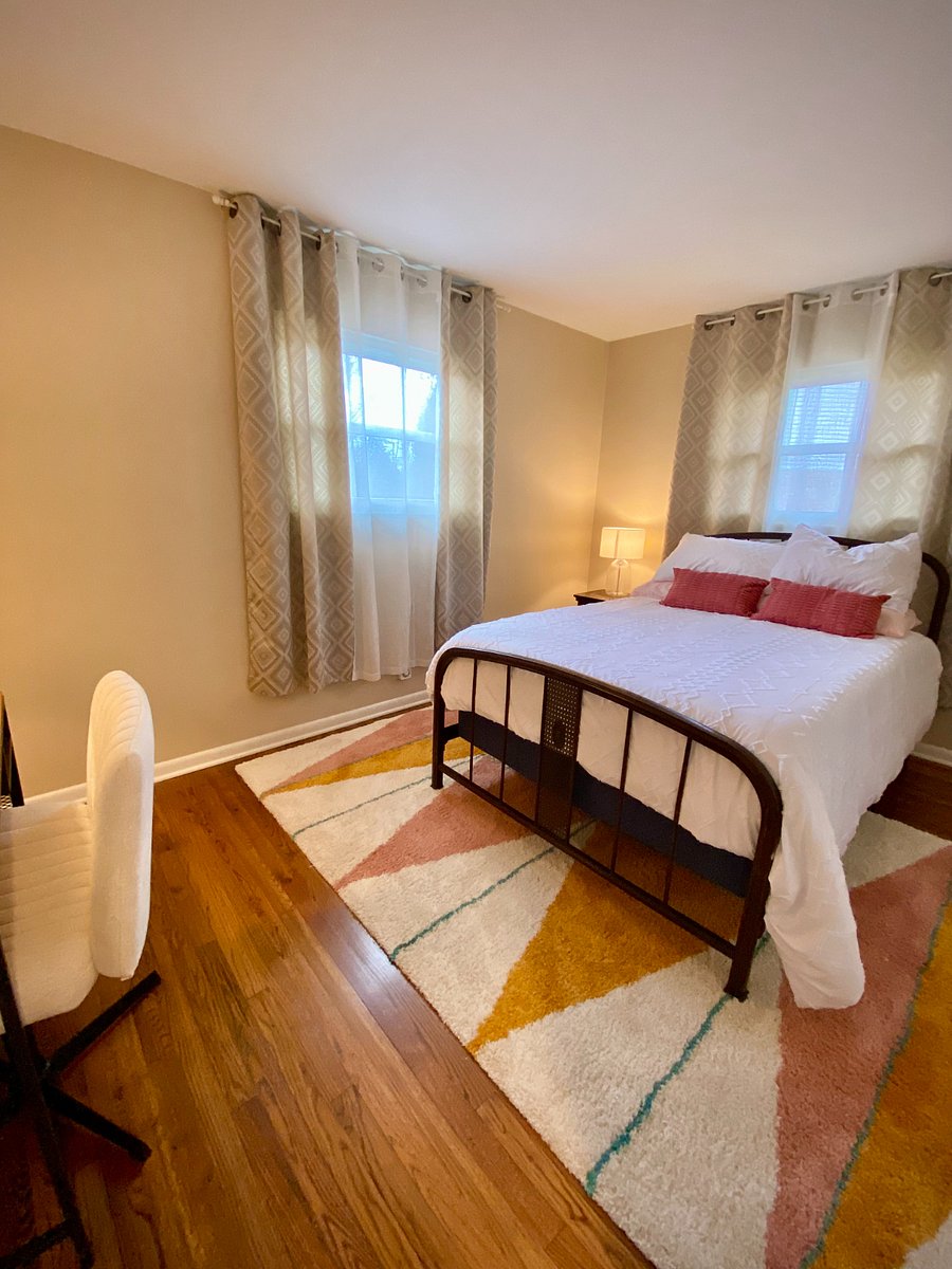 Double Bed Guest room with desk space