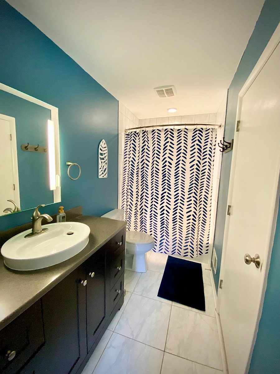 En-suite master bathroomWalk