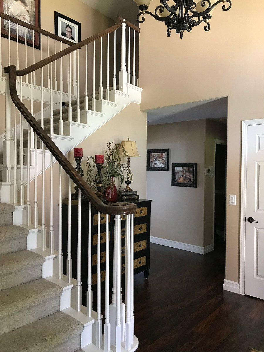 Front entry way to upstairs