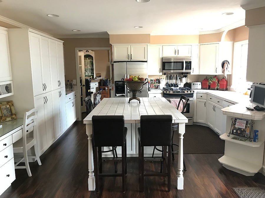 Kitchen with large island.