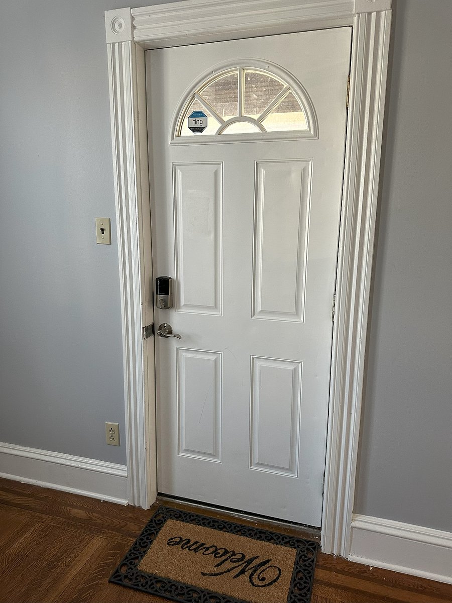 Keycode locks on front and rear doors