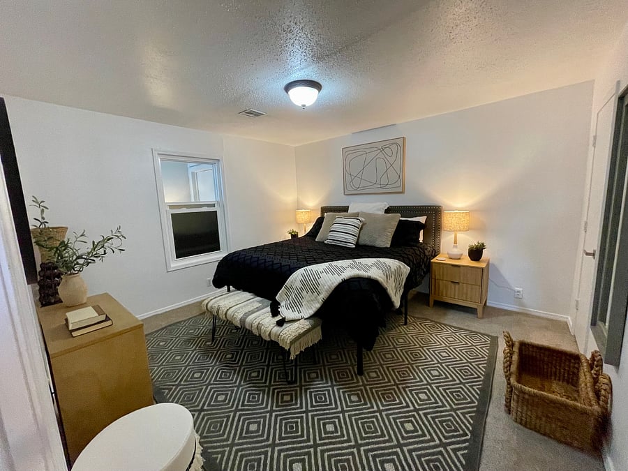 Super comfy king sized bed with 800 thread-count Egyptian cotton sheets
