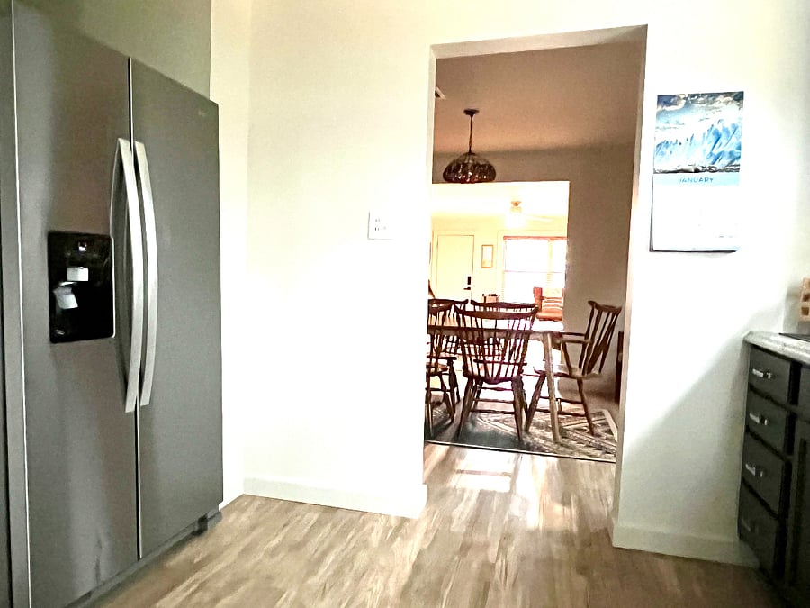 Large refrigerator with ice maker and filtered water