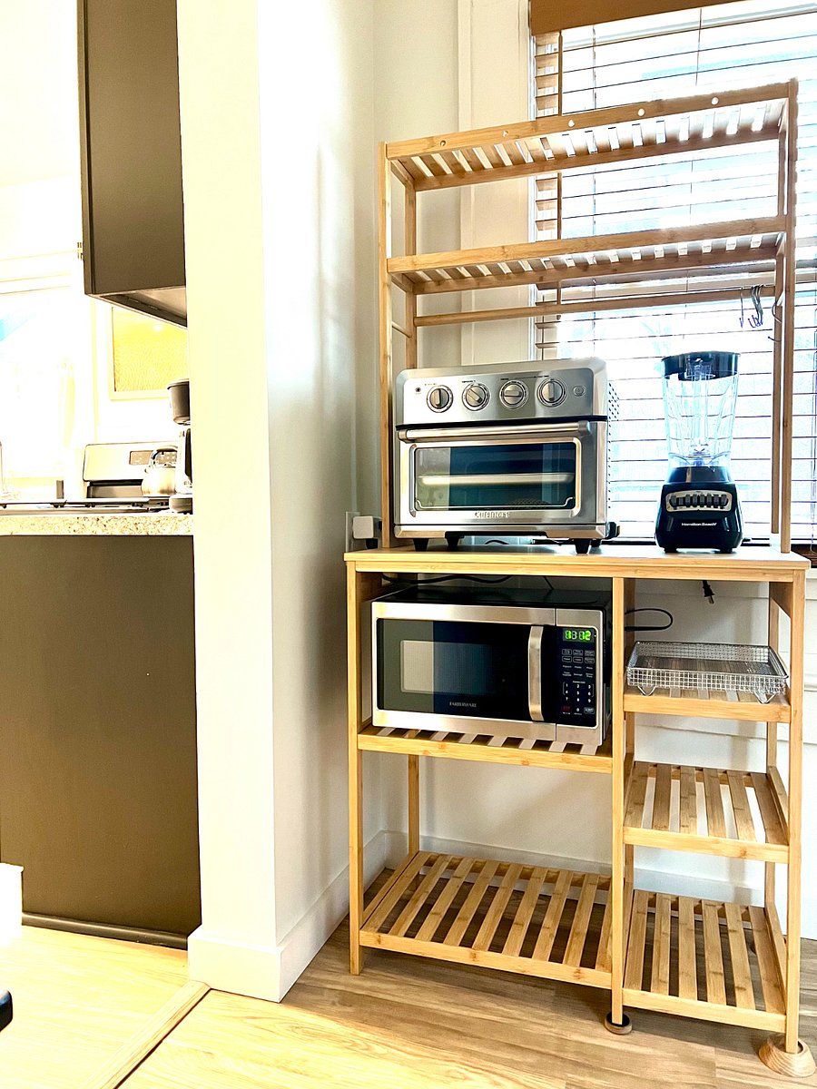 Microwave, toaster oven, air fryer and blender.