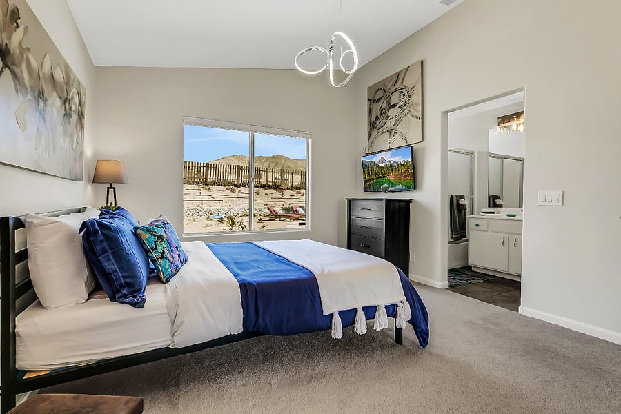 Enjoy our beautiful 180 degrees of the pool and mountain in our backyard. 