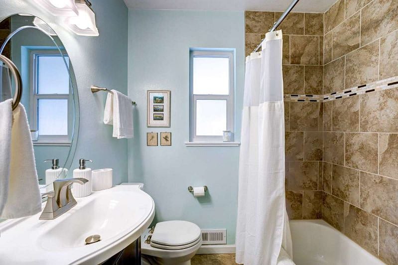 Bathroom with bathtub/shower on the main floor