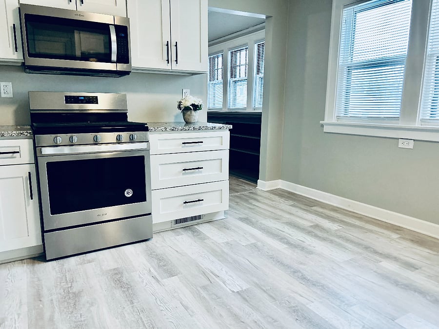 Kitchen - stainless steel applianceslit