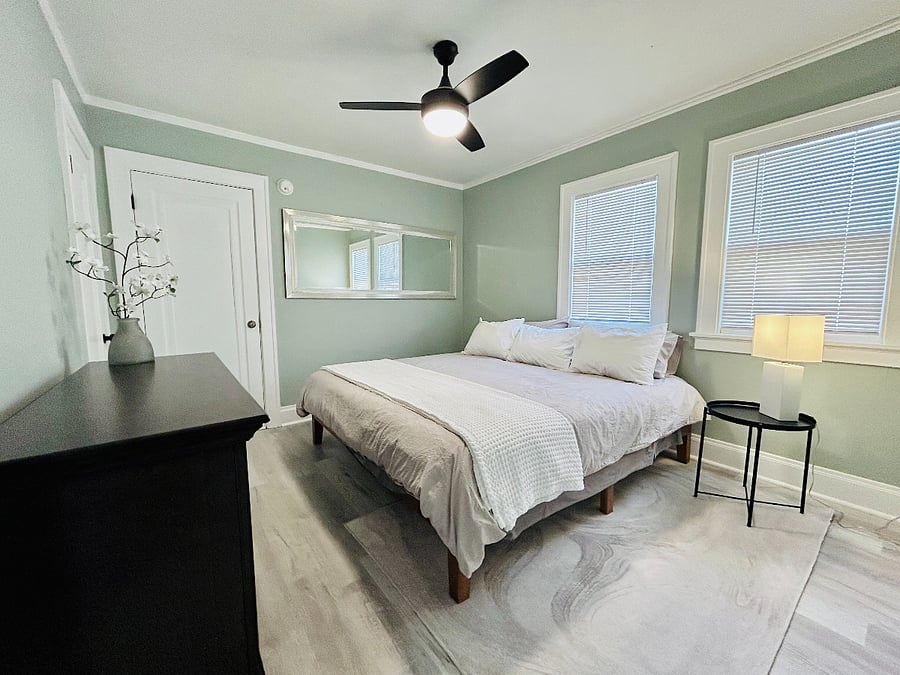 main bedroom - King bed
