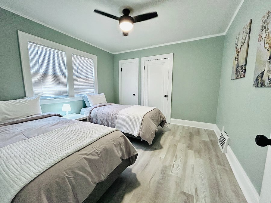 2nd bedroom - 2 twin beds