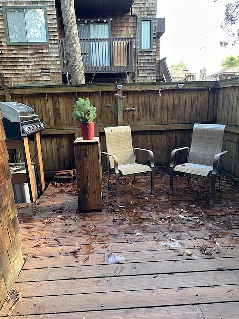 Redwood deck and Bar B Que