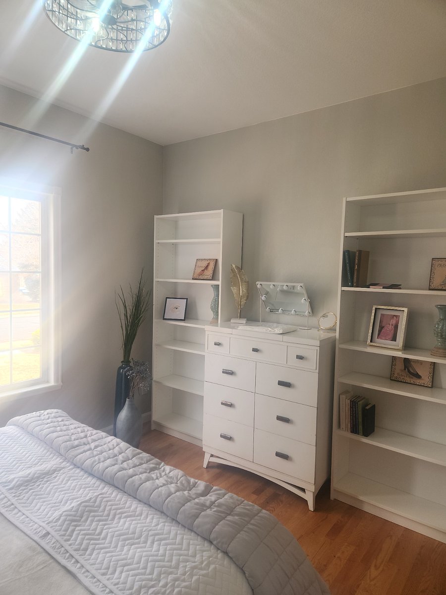 Upstairs 2nd bedroom