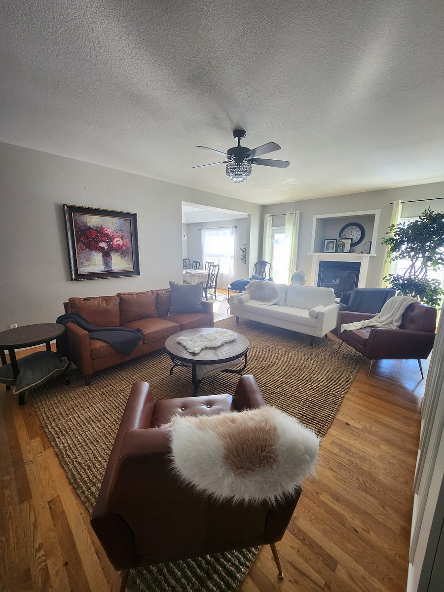 Upstairs Living Area