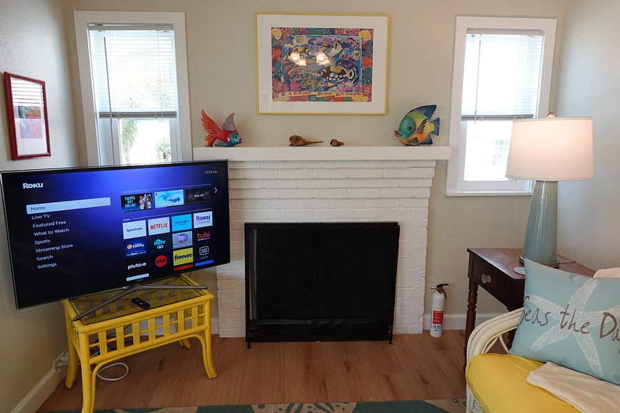 Netflix, Amazon Prime, Spectrum TV are on the 46' Samsung Smart TV