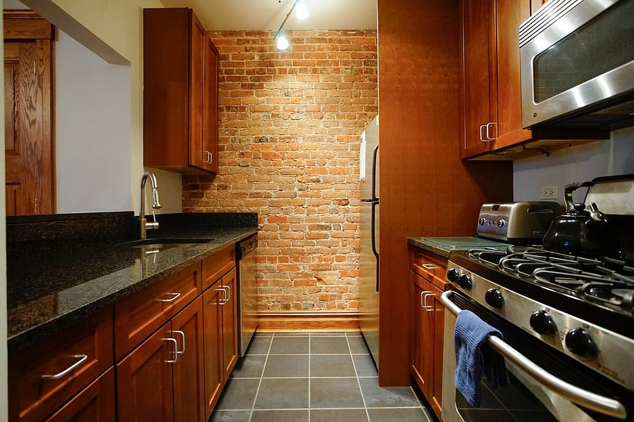 Full Kitchen w DW and MicroW