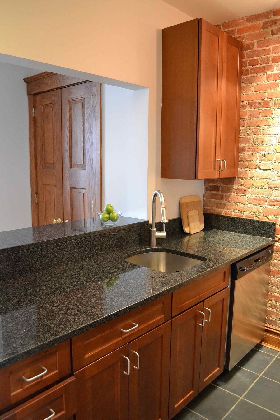 Kitchen sink and Breakfast Bar