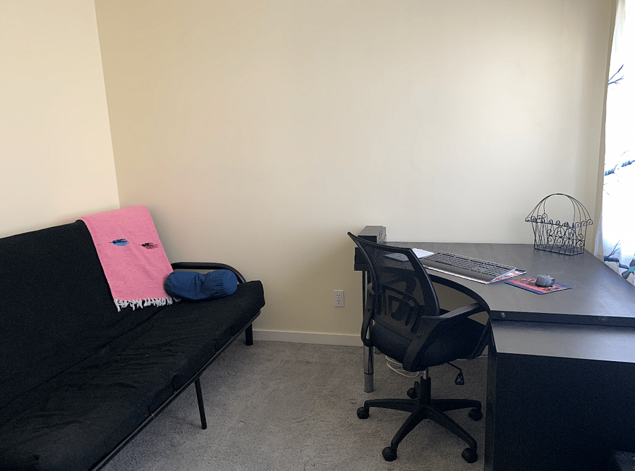 3rd bedroom with office desk and Futon