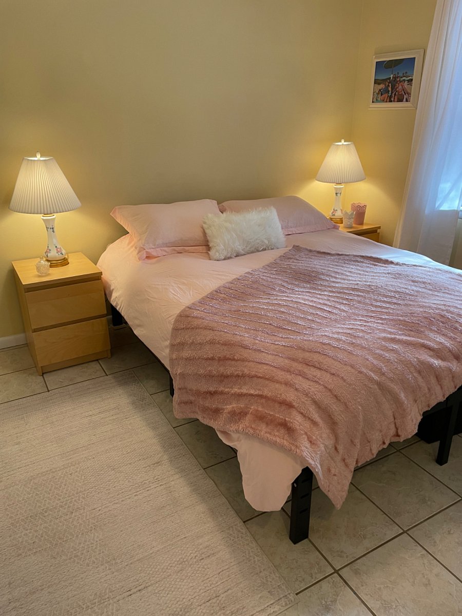 Queen bedroom with attached full bath 