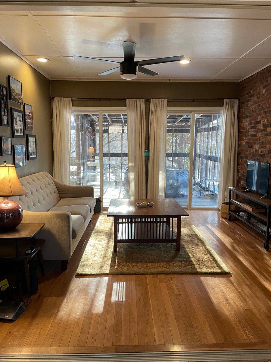 Den/TV room