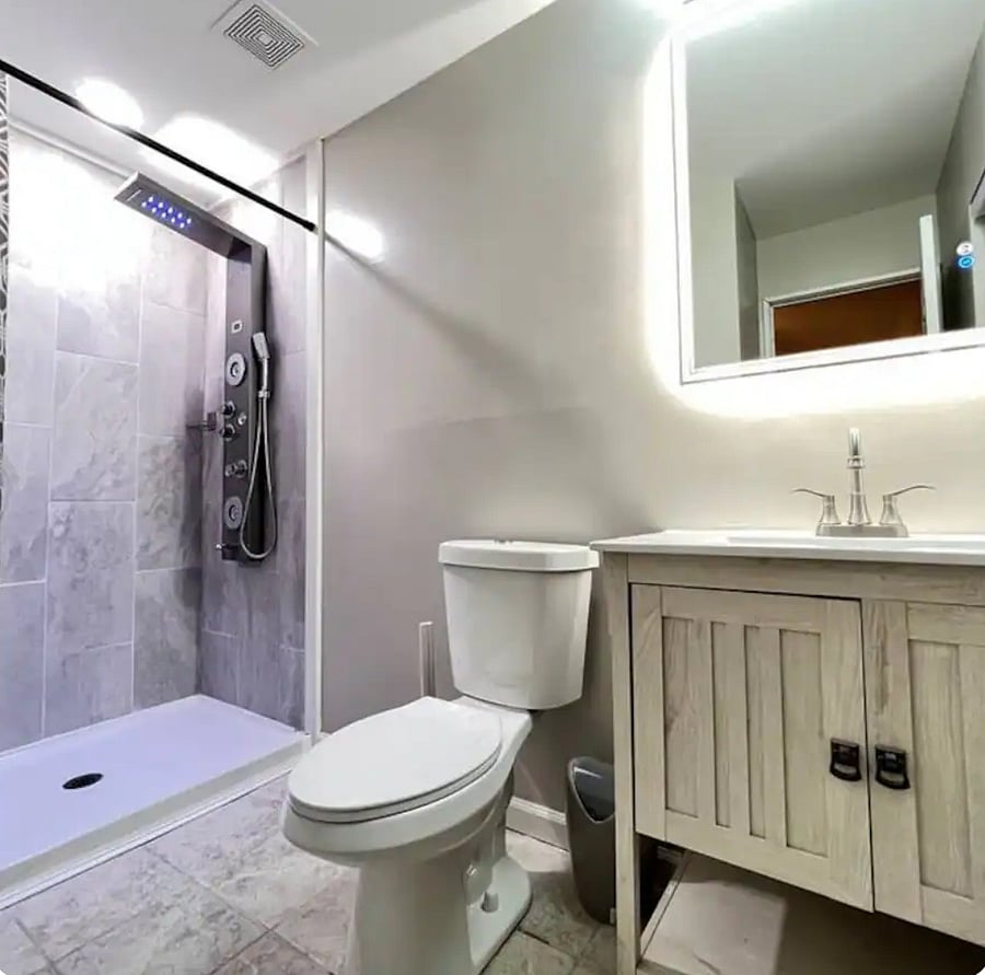 Private Bedroom Suite 1 Ensuite Bathroom