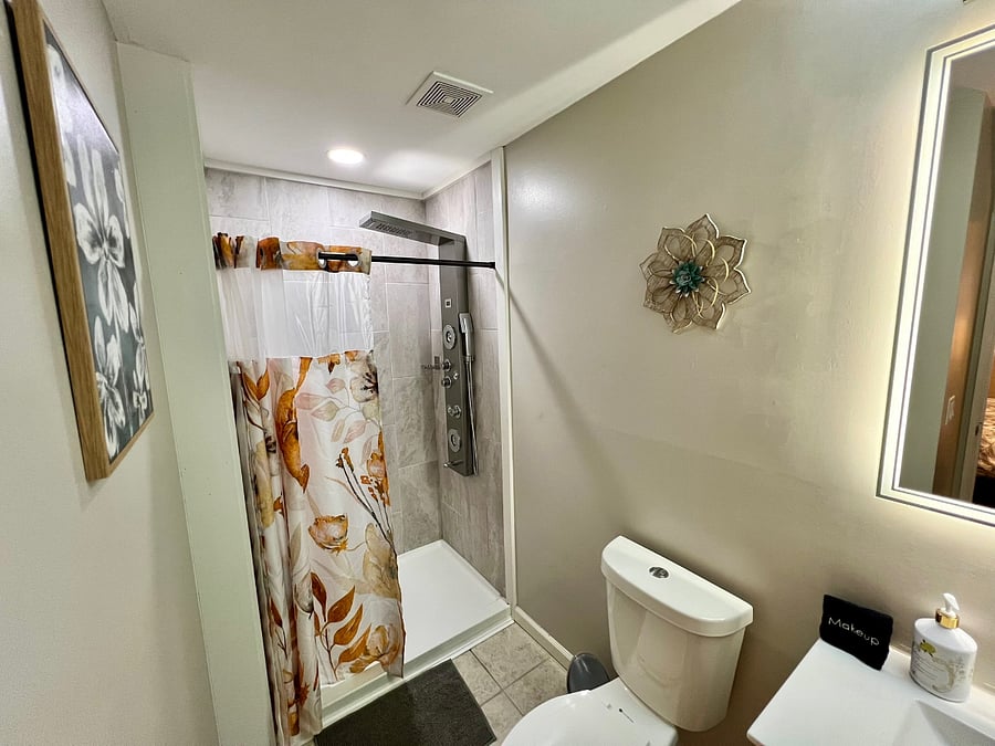Private Bedroom Suite 1 Ensuite Bathroom