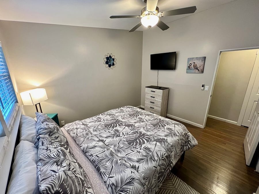 Private Bedroom Suite 3 with Queen Size Bed