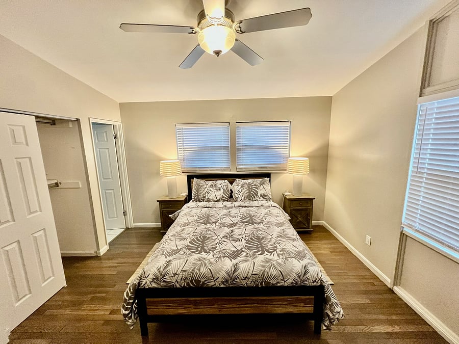 Private Bedroom Suite 2 with Queen Size Bed