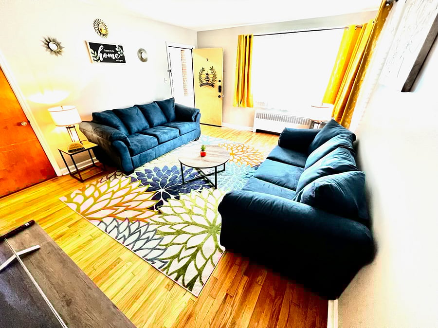 Golden Escape Apartment 3b Living Room with Smart TV