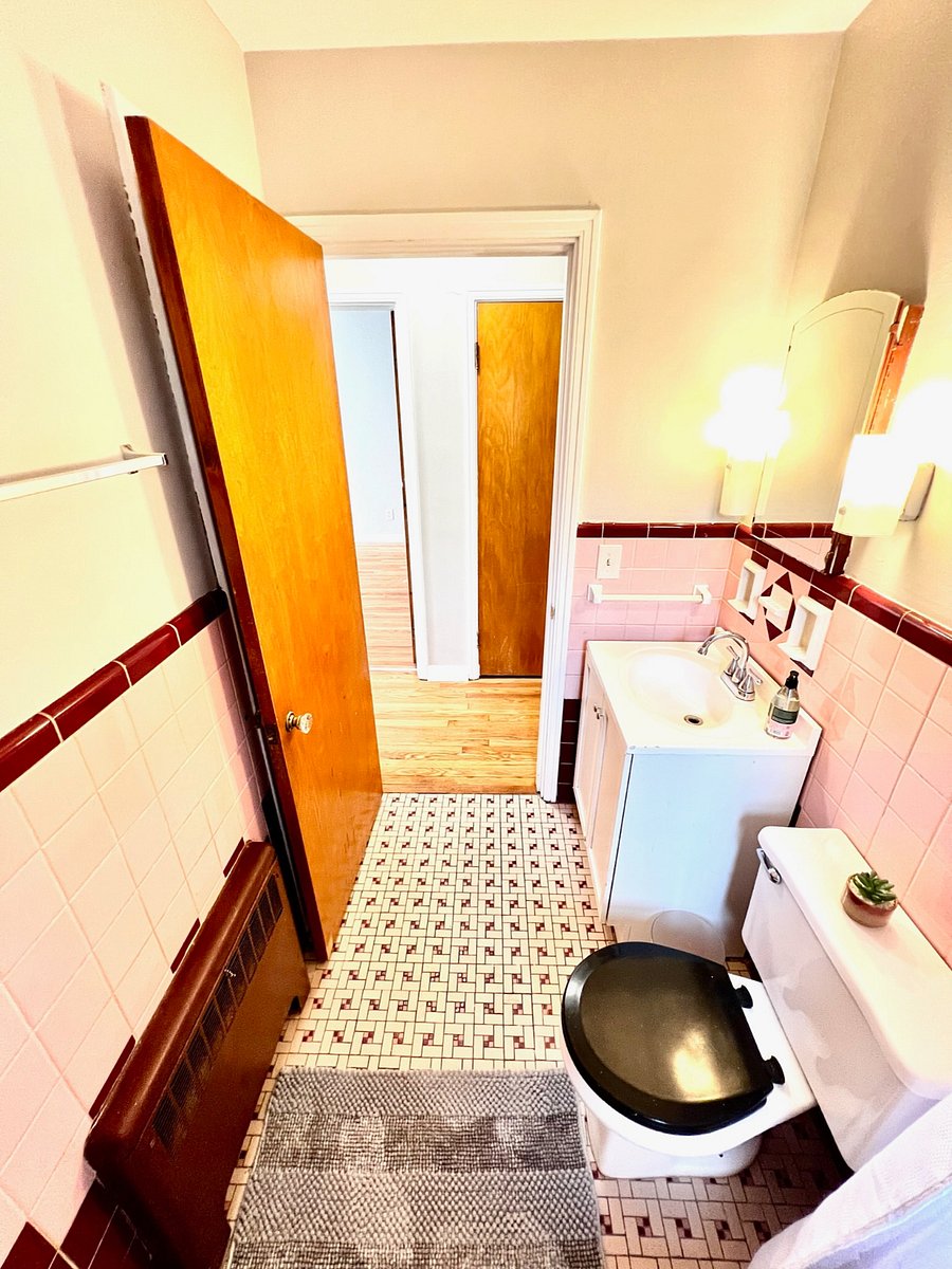 Golden Escape Apartment 3 Bathroom