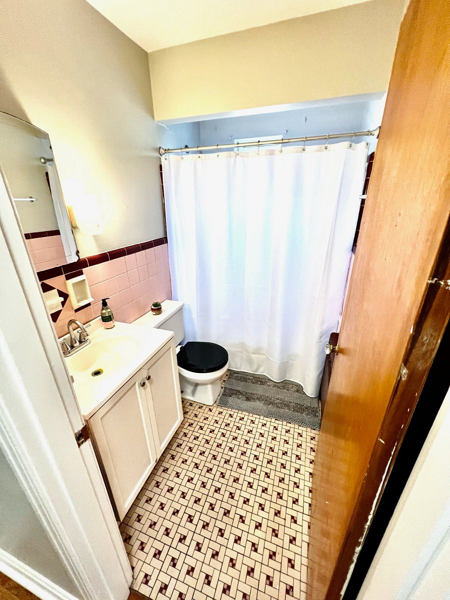 Golden Escape Apartment 3 Bathroom