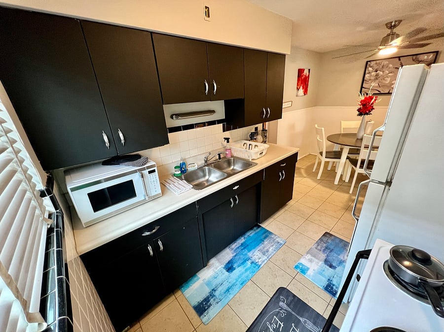 Red Ruby Apartment 1 Kitchen