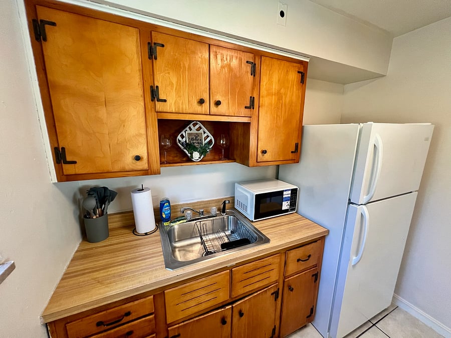 Sunrise Blossom Retreat Apartment 3 Kitchen