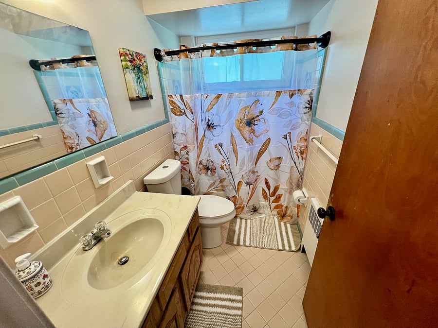 Sunrise Blossom Retreat Apartment 3 Bathroom