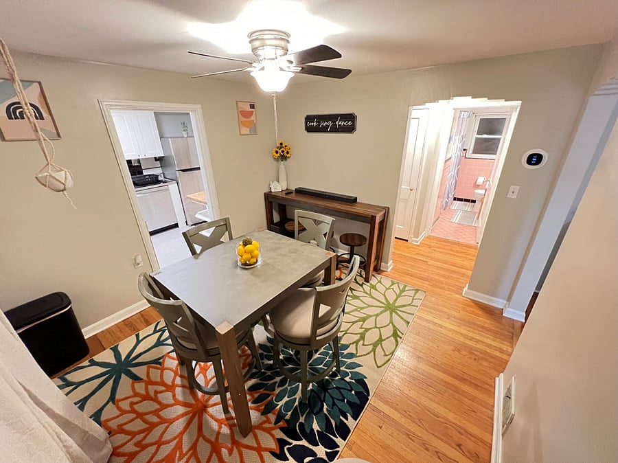 Comfy Cozy Safe Duplex Apartment 2F dining room